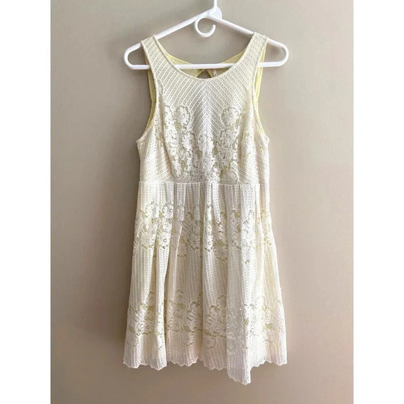Free People Boho Floral Crochet Lace Dress in Cream & Yellow Size 10 - Picture 4 of 12